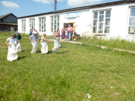 Бег в мешках 